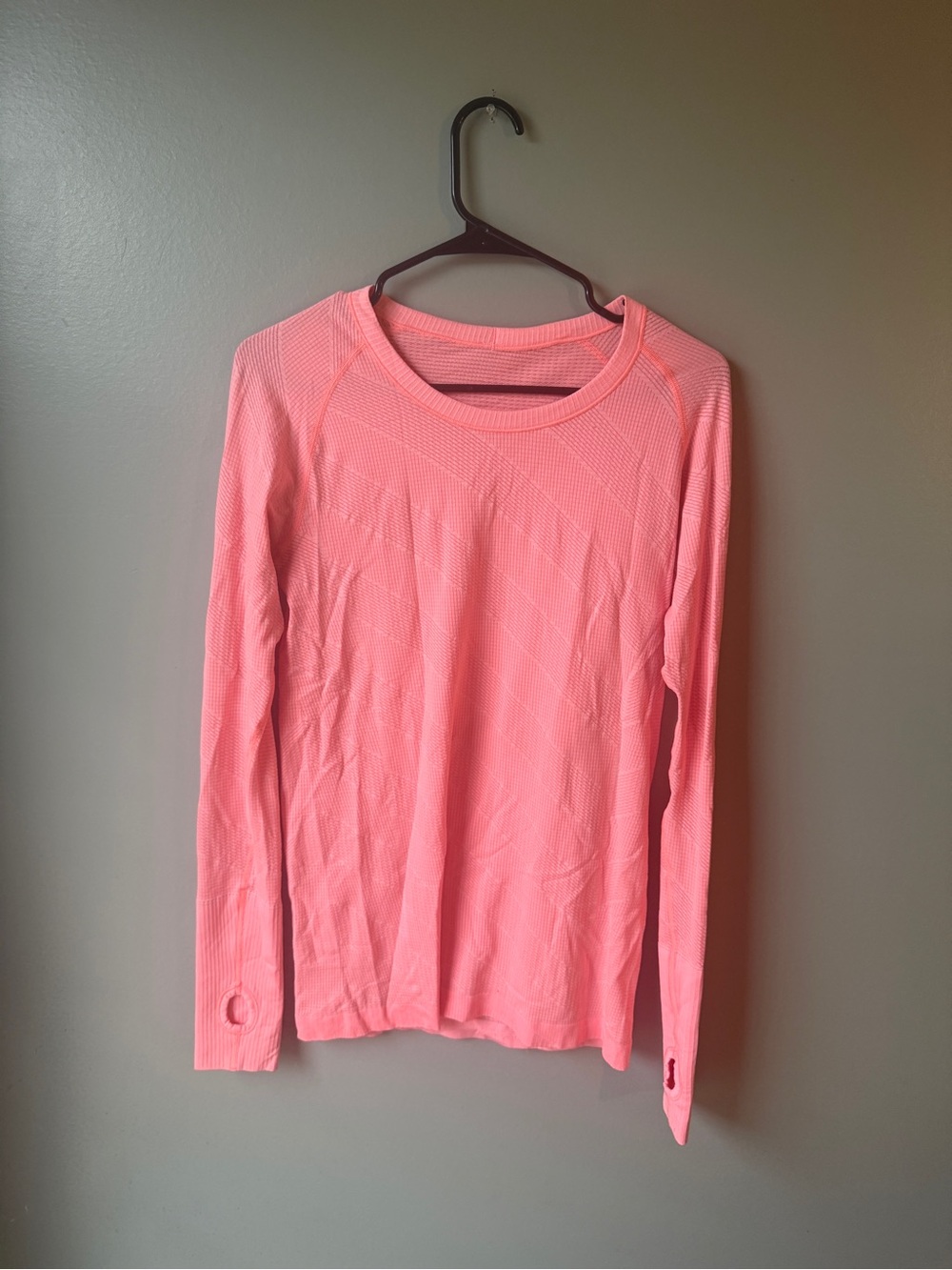 Lululemon Neon Coral/Pink Seamless Long Sleeve Athletic Top Women’s Medium